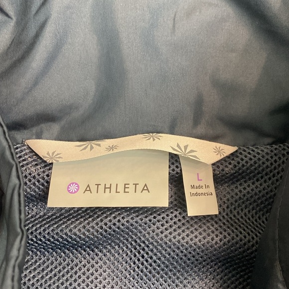 Athleta Water Resistant Hooded Wind‎ Breaker - Picture 13 of 16
